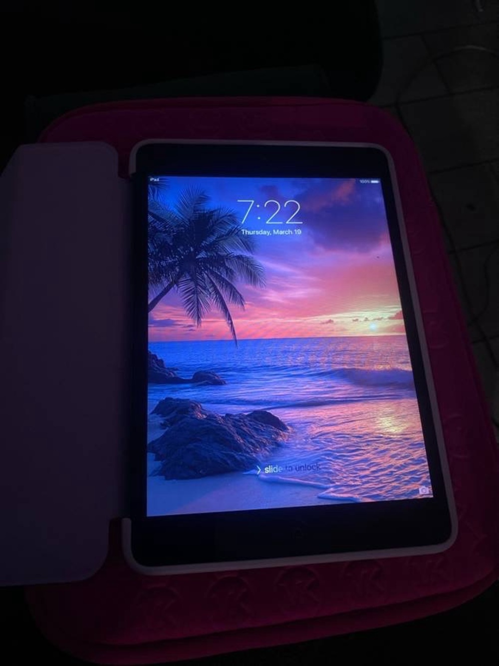 Ipad mini A1432 1st generation ( Michael Kors case )